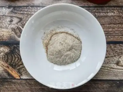 Make oatmeal onions, black egg pancakes step 1