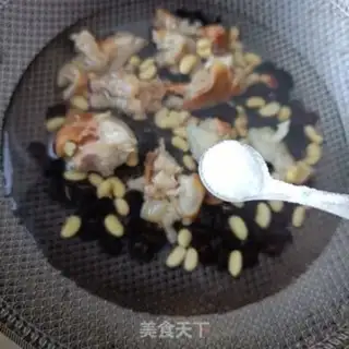 Make Two bean-cooked pig hoof step 2