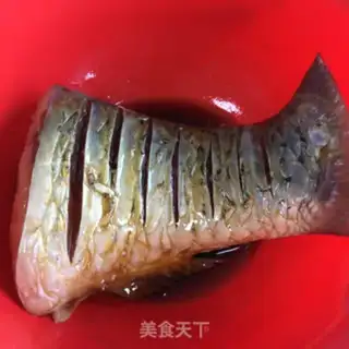 Make Sugar vinegar and fish tails step 0