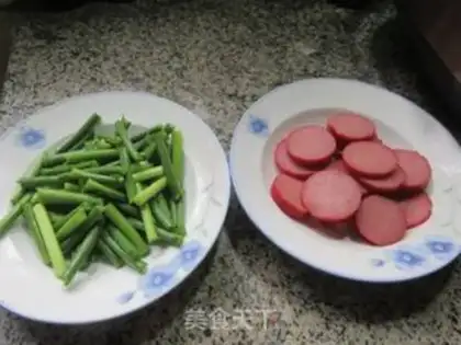 Make Red sausages and garlic step 0