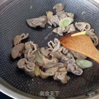Make Red-oiled cuisine step 4