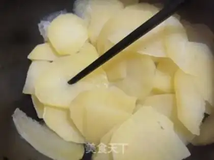 Make A pot and a potato chip step 2
