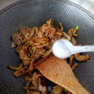 Make Red-oiled cuisine step 8
