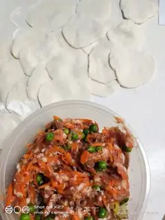 Make Carrot peas, meat dumplings step 3