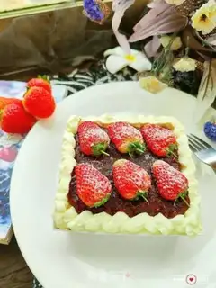 Make Strawberry box cake step 21