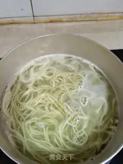 Make Bounty spinach noodles step 1