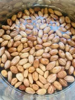 Make Celery with peanuts step 0