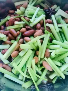 Make Celery with peanuts step 2