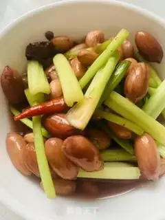 Make Celery with peanuts step 3