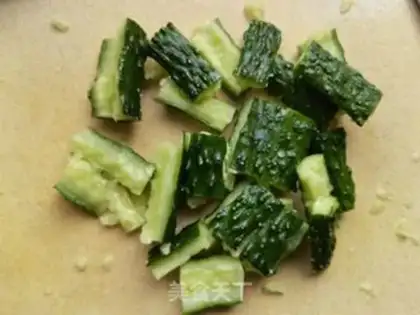 Make cucumber onions with eggs step 0