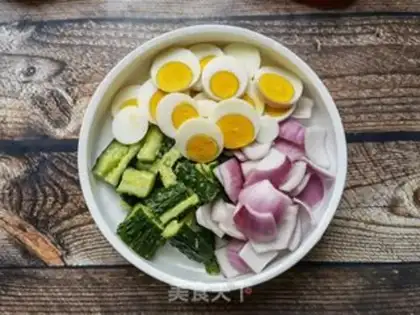 Make cucumber onions with eggs step 5