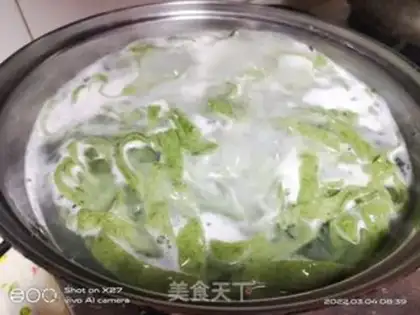 Make Spicy spinach noodles step 5