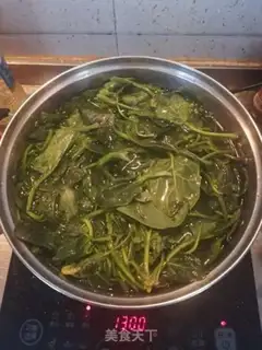 Make Garlic spinach step 1