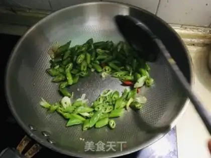 Make Green pepper sauce step 1