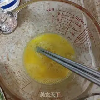 Make Scrambled eggs step 1