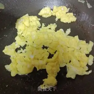 Make Scrambled eggs step 2
