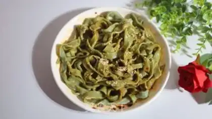Make Spicy spinach noodles step 8
