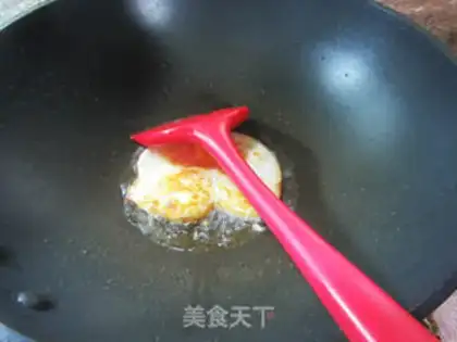 Make Fish tofu egg noodles step 1