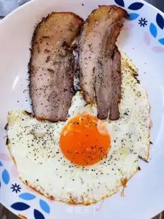 Make A thick bacon egg sandwich step 2