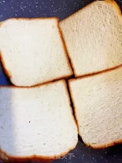 Make A thick bacon egg sandwich step 3