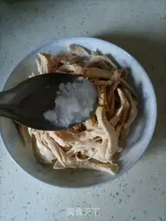 Make Spicy chicken silk step 6