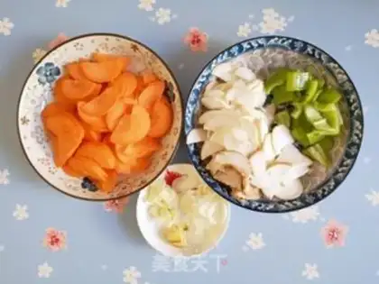 Make Carrot fried abalone mushroom step 1