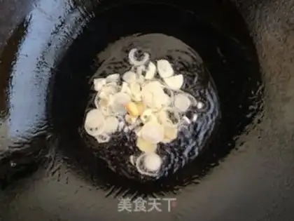 Make Carrot fried abalone mushroom step 2