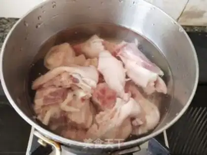 Make Apple Sydney Pork Hoof step 1