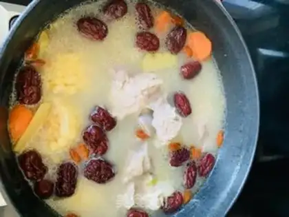 Make Corn medicine corn carrot bone soup step 4