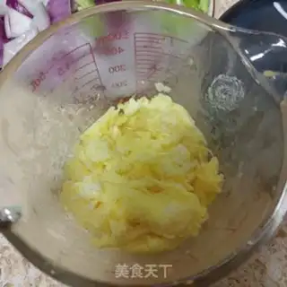 Make Cream pepper fried onion eggs step 2