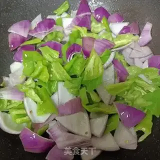 Make Cream pepper fried onion eggs step 4