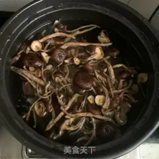 Make Tea mushrooms and duck soup step 2