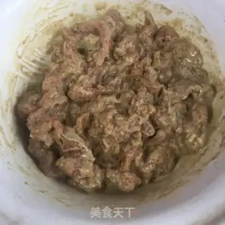 Make Tomato gin and mushroom pork step 1