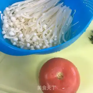 Make Tomato gin and mushroom pork step 2