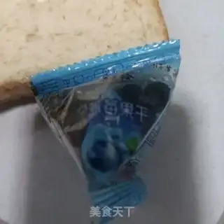 Make Strawberry yogurt sandwich step 1