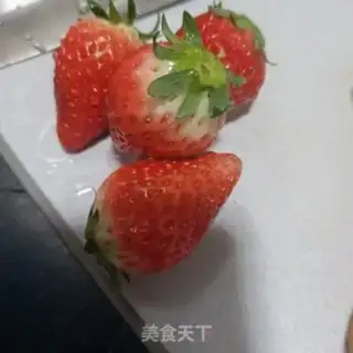Make Strawberry yogurt sandwich step 2