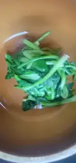 Make A spinach mix fan step 4