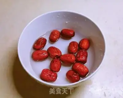 Make Soybean date buns step 1