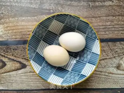 Make cucumber-mucked eggs step 2