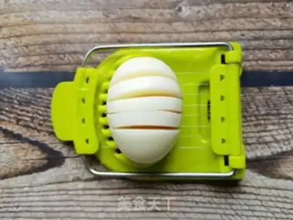 Make cucumber-mucked eggs step 3