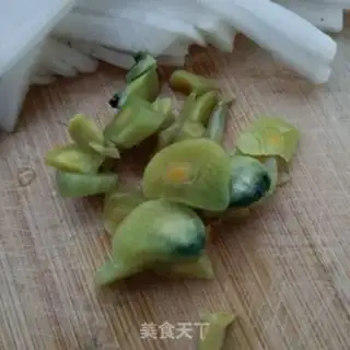 Make A white radish with pig blood step 2