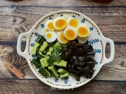 Make cucumber-mucked eggs step 5
