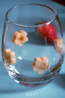 Make Strawberry Banana shake step 2