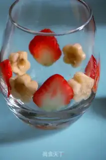 Make Strawberry Banana shake step 3
