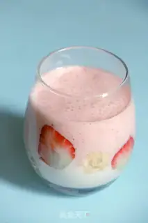 Make Strawberry Banana shake step 6