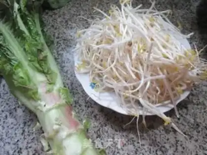 Make The green bean sprouts step 0