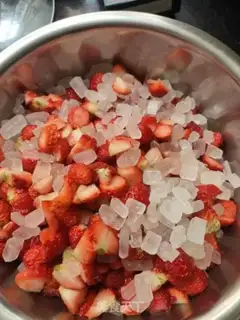 Make Homemade strawberry sauce step 3