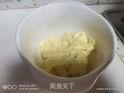 Make Eggs and eggs and rice powder step 2