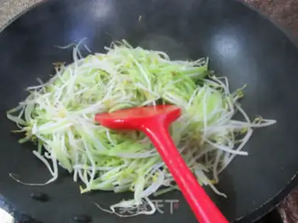 Make The green bean sprouts step 3