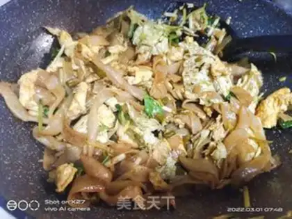 Make Eggs and eggs and rice powder step 5